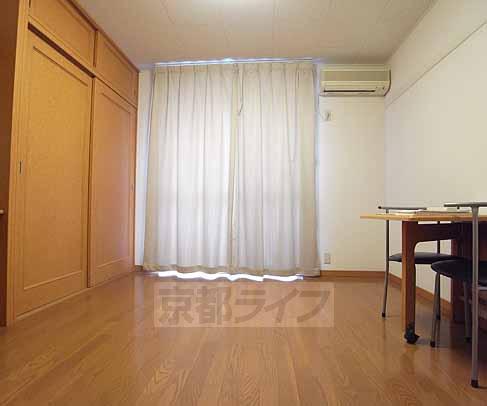 居室・リビング　広々とした部屋です。