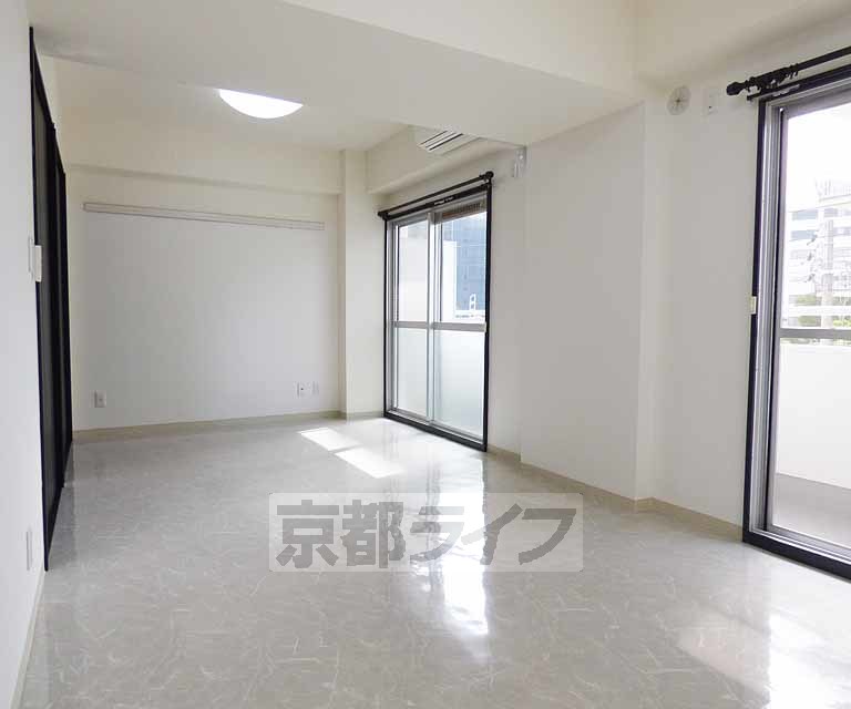 居室・リビング　広いお部屋です。