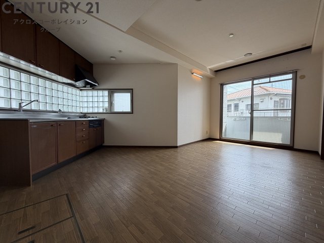 居室・リビング　こちらの居間で趣味の時間をお楽しみください