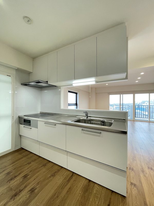 キッチン　システムキッチン３口ガスコンロ