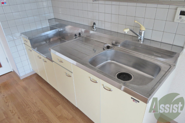 キッチン　キッチンは都市ガスのコンロが置けます。お気をつけてを。