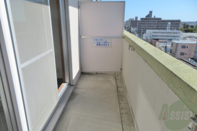 バルコニー　広々としたバルコニーはお洗濯物を干すのに問題ないです。