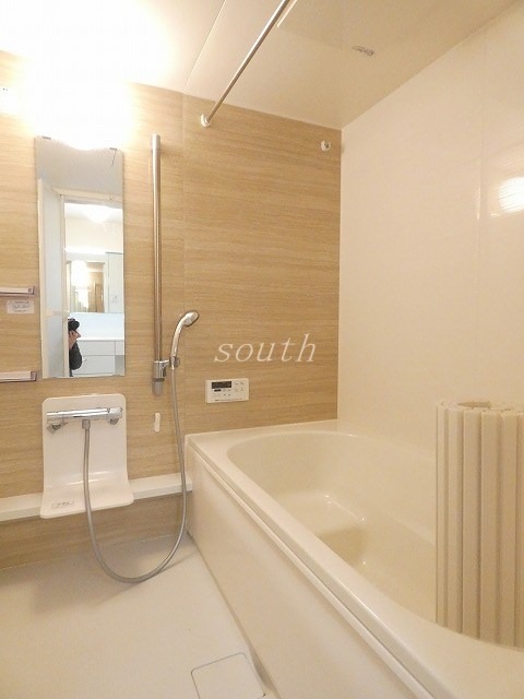 バス・シャワールーム　浴室乾燥機付きのお風呂