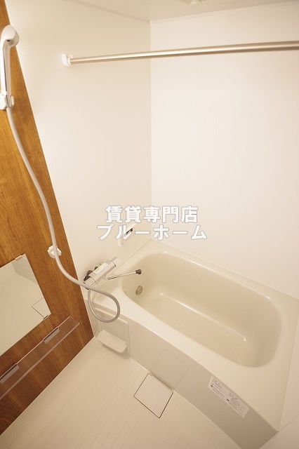 バス・シャワールーム　浴室乾燥機付きバスルーム！