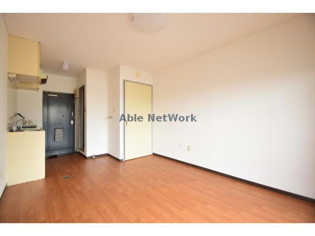 居室・リビング　同物件他号室の写真です