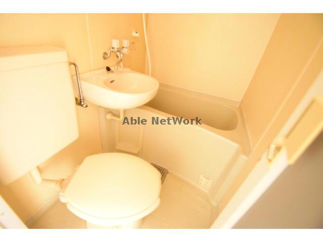 トイレ　同物件他号室の写真です