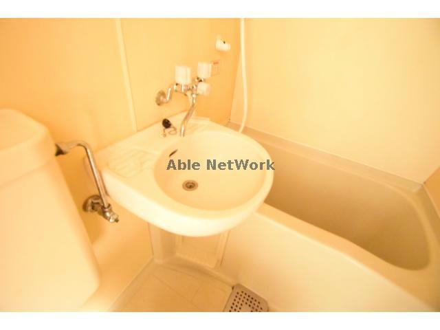 洗面設備　同物件他号室の写真です