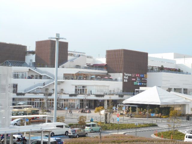 ショッピングセンター　テラスモール湘南（ショッピングセンター）まで1035m