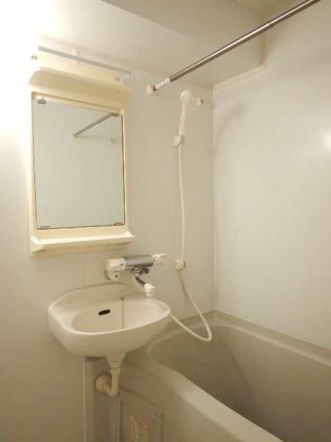 バス・シャワールーム　ゆったり過ごせるお風呂です