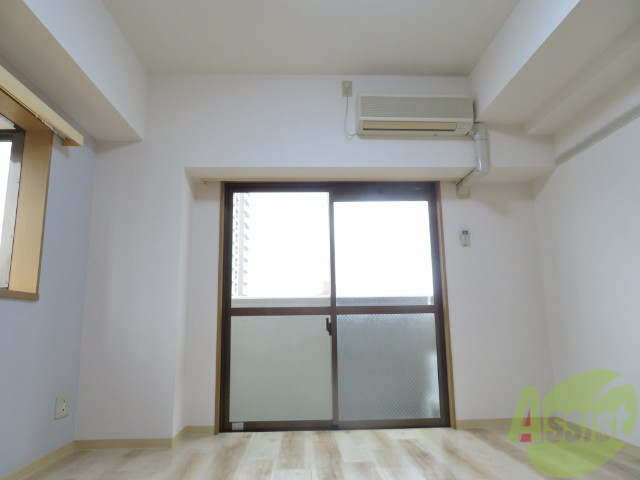 居室・リビング　リビングは窓が大きく日が良く入り明るいです。