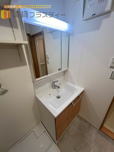 洗面設備　朝の身支度に欠かせません。