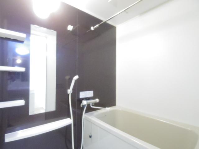 バス・シャワールーム　同イメージ反転