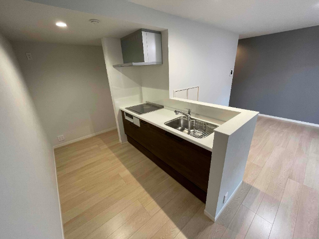 キッチン　写真は反転タイプの間取りのものです。