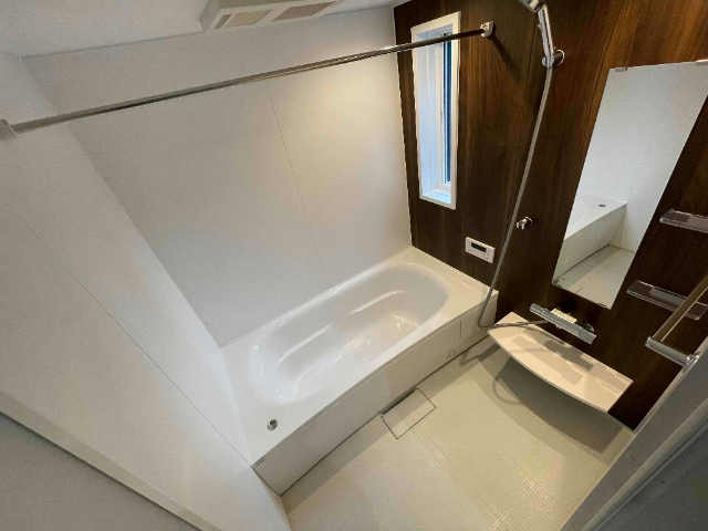 バス・シャワールーム　写真は反転タイプの間取りのものです。