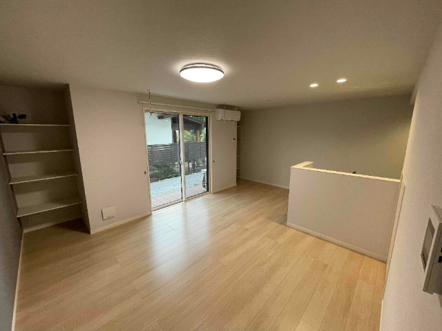 居室・リビング　写真は反転タイプの間取りのものです。