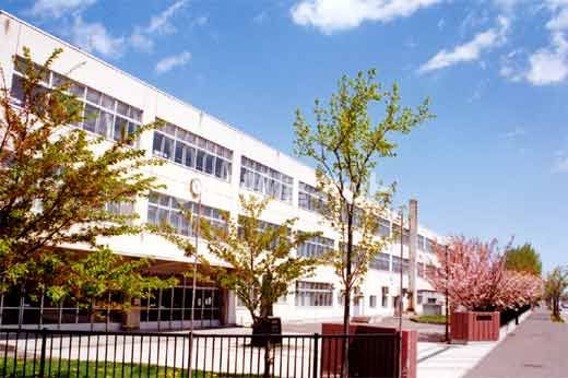 中学校　前田中学校（中学校）まで657m