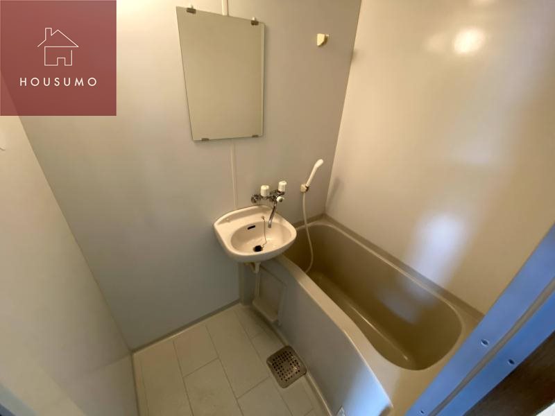 バス・シャワールーム　コンパクトで使いやすいお風呂です