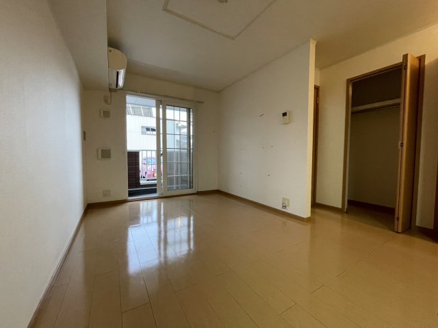 居室・リビング　写真は別の部屋のものです。