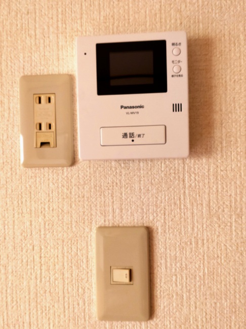 セキュリティ　モニター付インターホン