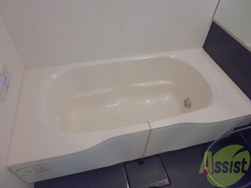 バス・シャワールーム　低めの設計。お子様にもシルバーの方にも安心してご使用頂けます