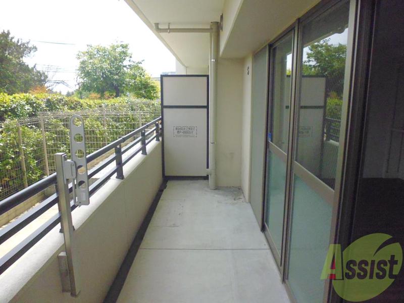 バルコニー　南向きのバルコニーでお布団もフッカフカになります。幸せ～