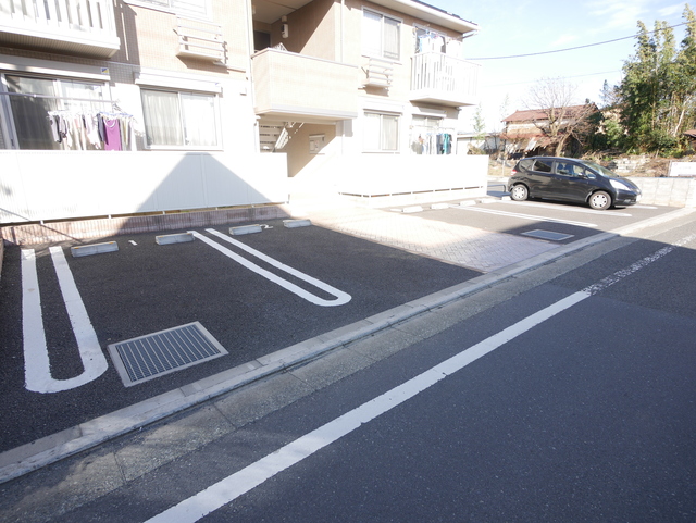 駐車場　★スペースが広いので、駐車も楽々です★