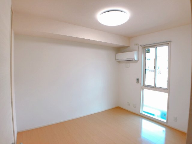 その他部屋・スペース　ベッドルーム洋室5.3帖にも嬉しいエアコン付き