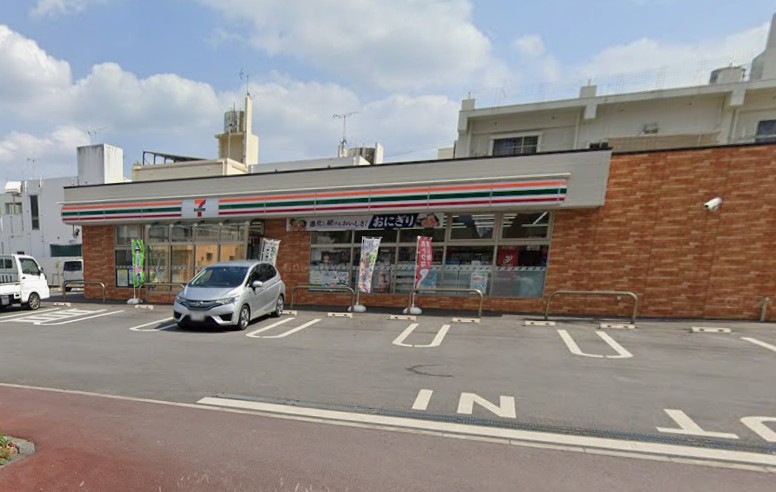 コンビニ　セブンイレブン宜野湾真栄原3丁目店（コンビニ）まで321m