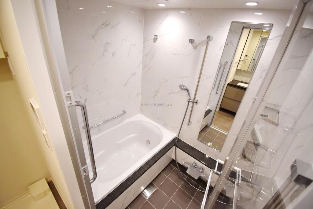 バス・シャワールーム　バス