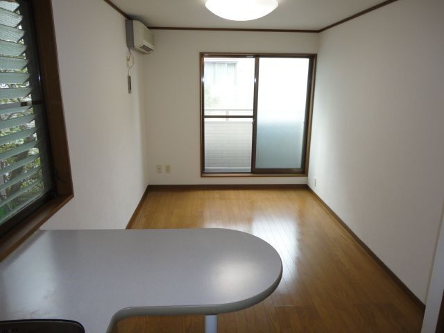 居室・リビング　別号室の写真です