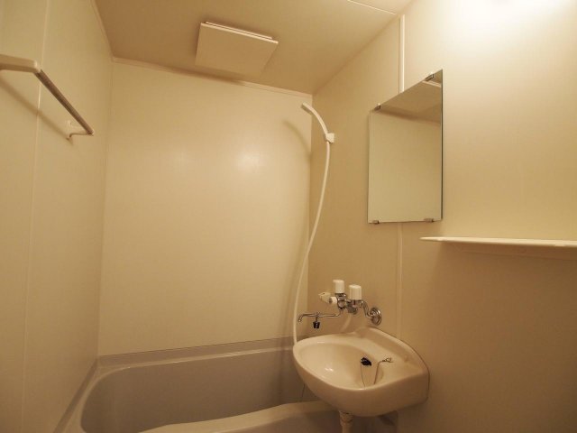 バス・シャワールーム　人気のバストイレ別！（同一仕様写真）