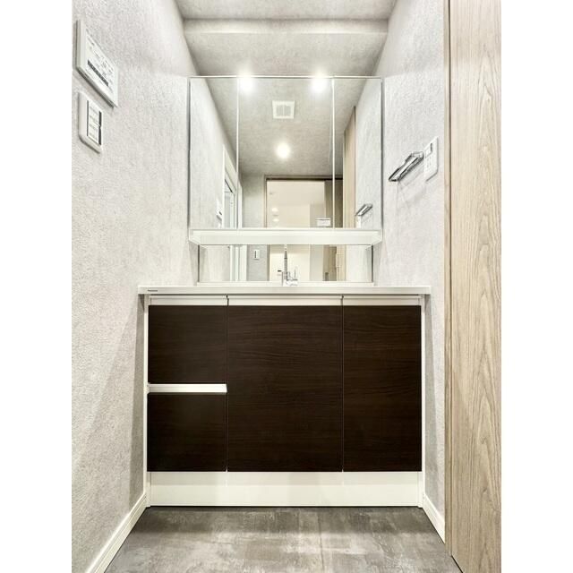 洗面設備　３面鏡独立洗面台