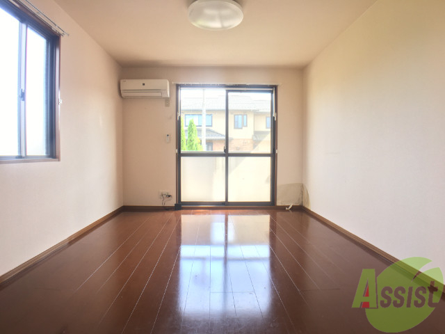 居室・リビング　広々していて、明るい感じのお部屋ですね！