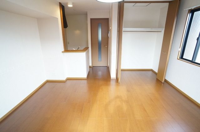 居室・リビング　他号室。参考写真