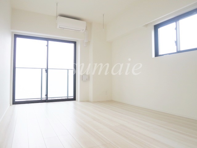 居室・リビング　二面採光のリビングです。