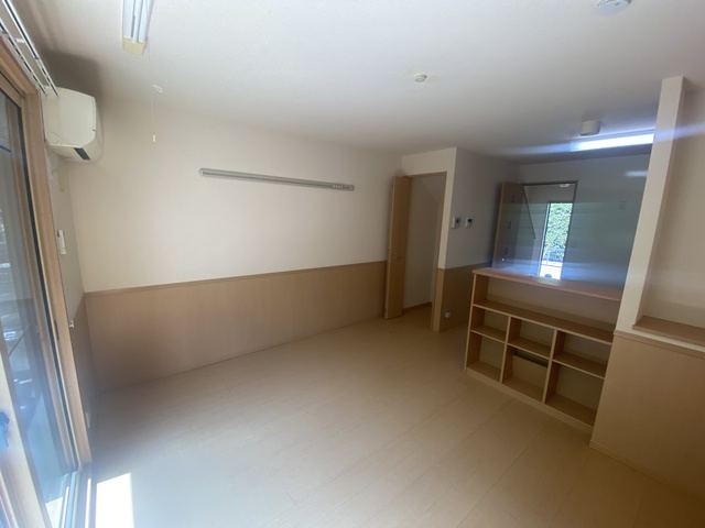 居室・リビング　お洒落なツートンデザインのリビングです。