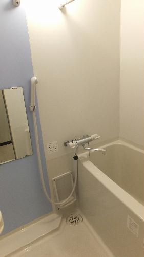 バス・シャワールーム　おしゃれなカラーパネル付きです。