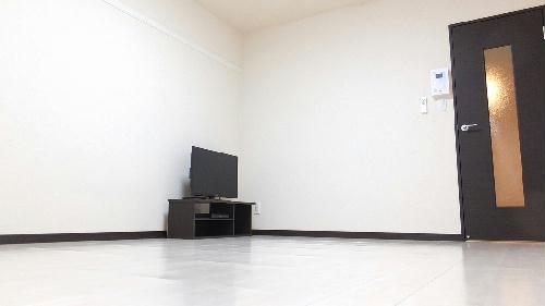 居室・リビング　居室約８畳以上の広めのお部屋です。