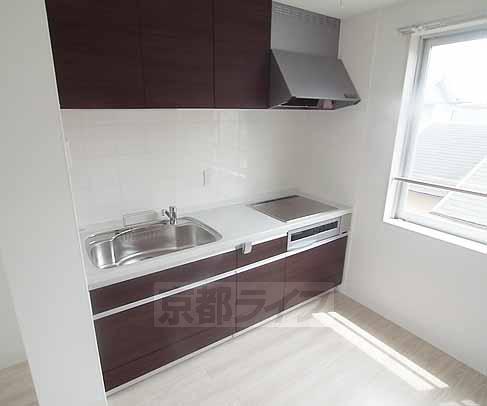 キッチン　システムキッチン。ＩＨコンロです