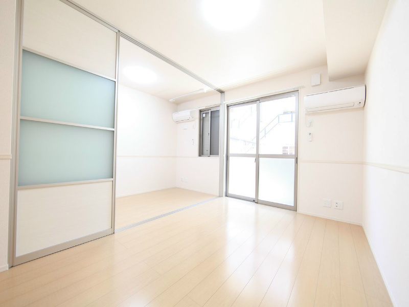 居室・リビング　ＬＤＫ10.3帖　洋室4帖　南面バルコニー