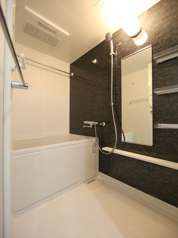 バス・シャワールーム　浴室暖房乾燥機能付バス