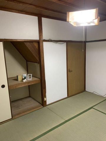 居室・リビング　落ち着いた雰囲気の和室付きです