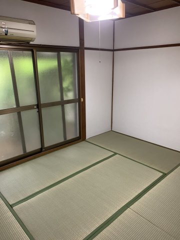 居室・リビング　落ち着いた雰囲気の和室付きです