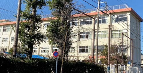 小学校　国立市立国立第三小学校（小学校）まで617m