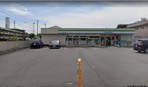 コンビニ　ファミリーマート（コンビニ）まで712m