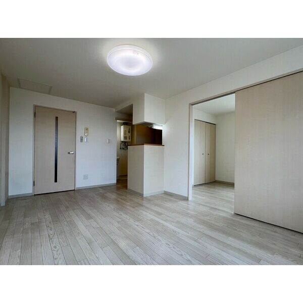 居室・リビング　こちらの居間で趣味の時間をお楽しみください