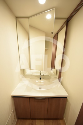 洗面設備　RJR堺筋本町タワー　独立洗面台