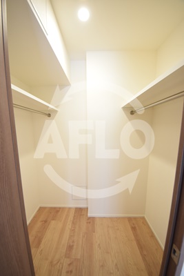 収納　RJR堺筋本町タワー　ウォークインクローゼット