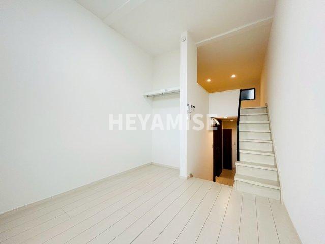 居室・リビング　別号室の写真となります。