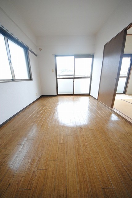 居室・リビング　写真は２０１号室